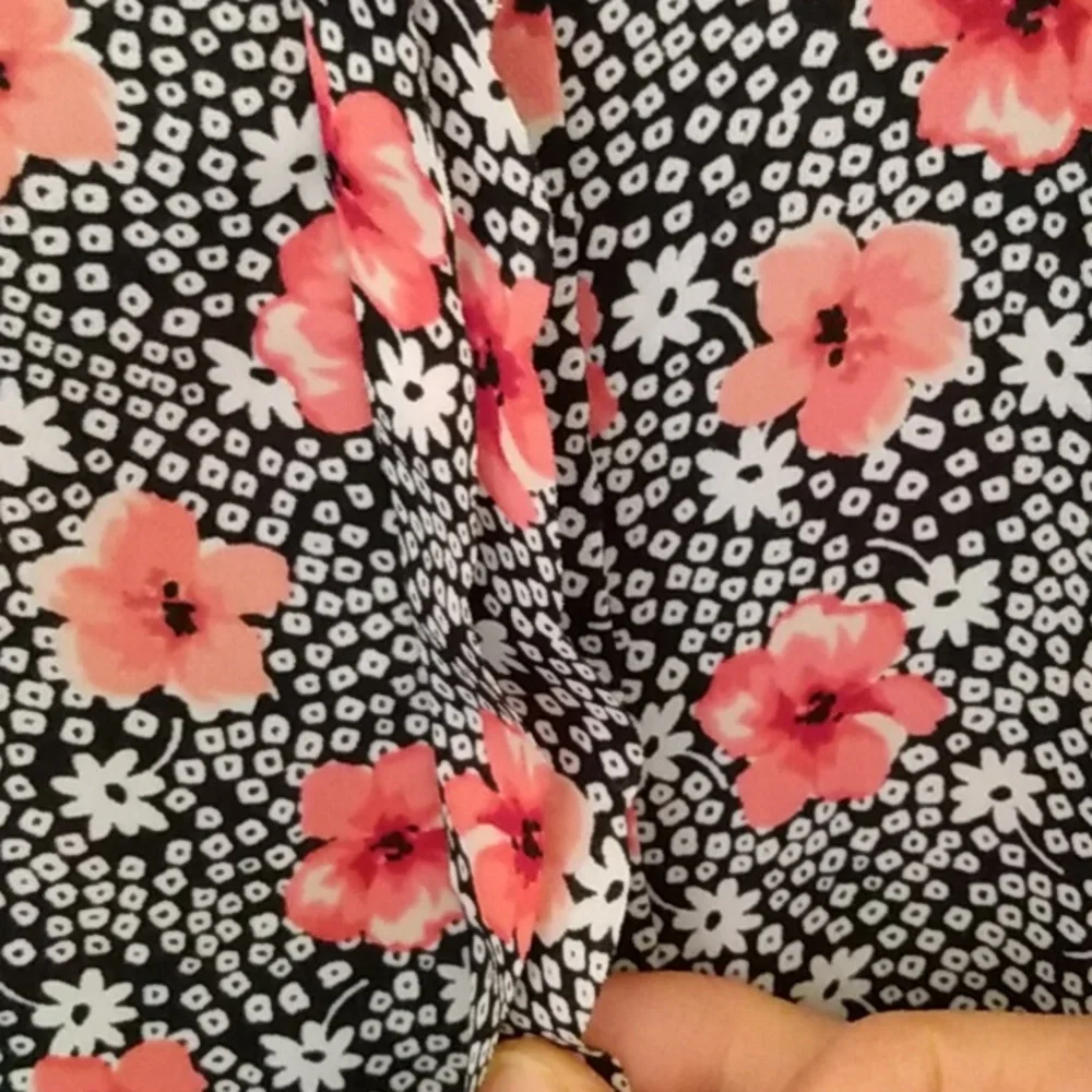 Pretty Colorful Pink White Black Collared Sleeveless Top - Picture 4 of 5